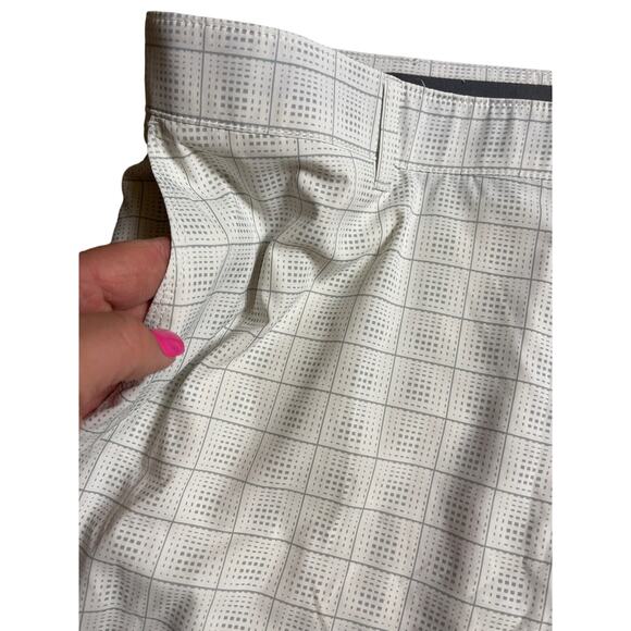 Men’s PGA Tour White & Gray Checked 10” Inseam Flat Front Golf Shirts Size 38 - Picture 3 of 7